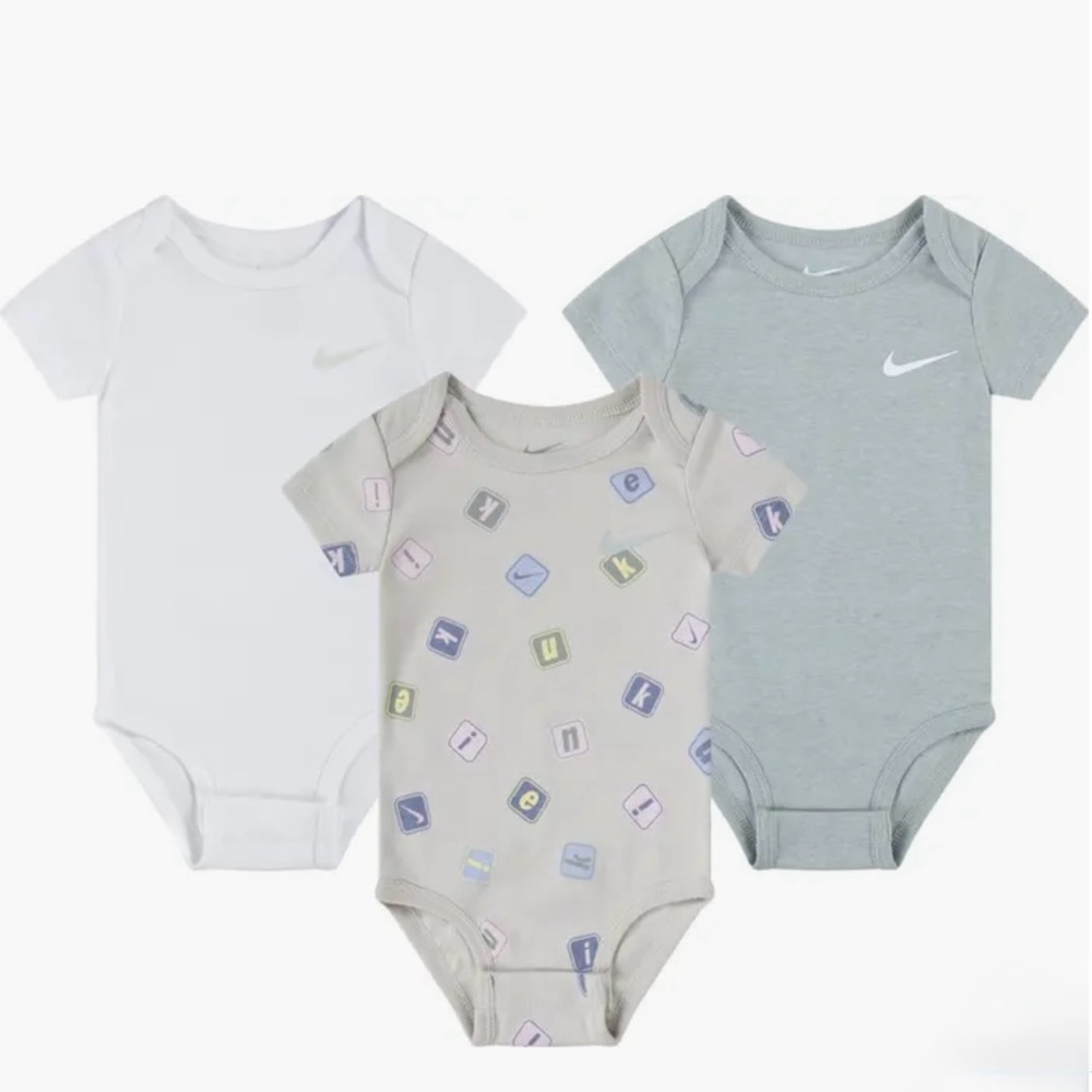 3pc Nike baby short sleeve bodysuits/white, green, light bone Size: 6 month